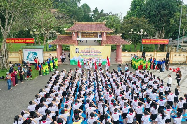 Trường Tiểu học Thị trấn Đức Thọ: Hoạt động ngoại khóa“Sáng mãi tấm gương Trần Phú” .